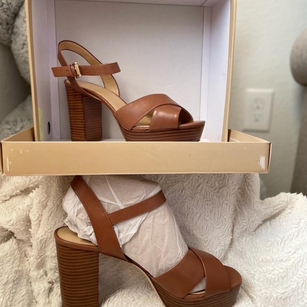 Women shoes new in original box